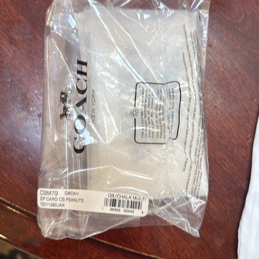 Coach x Peanuts Bundle - Brand new in Box Bag with Wallet and Charm - Picture 6 of 6
